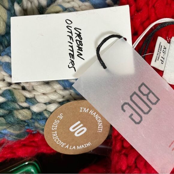 NWT BDG Kinley Chunky knit cropped cardigan size XS
Retail $148
C1 - Picture 10 of 12